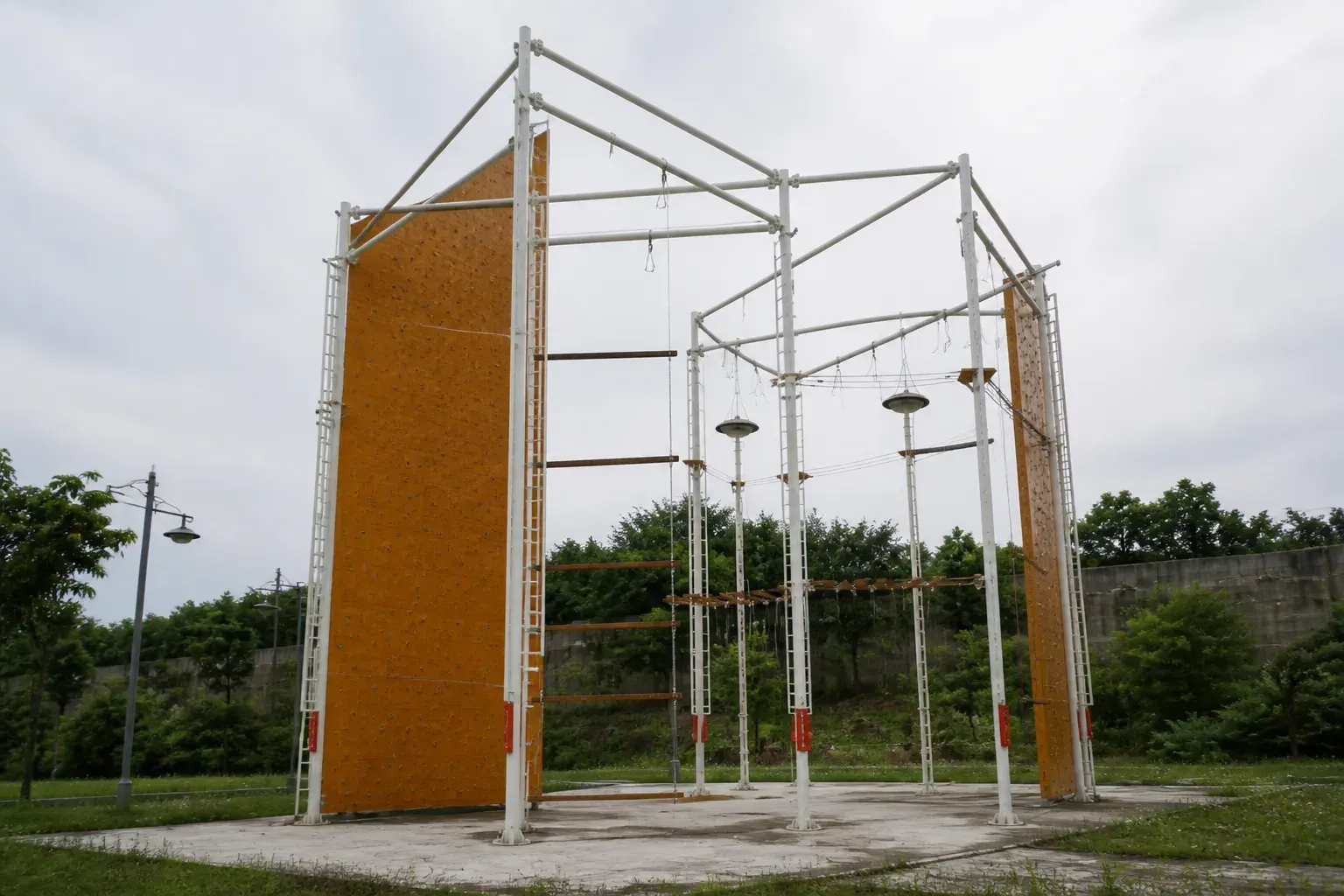 蚌埠嘉年华拓展训练基地 · 另一外景角度(1/3)