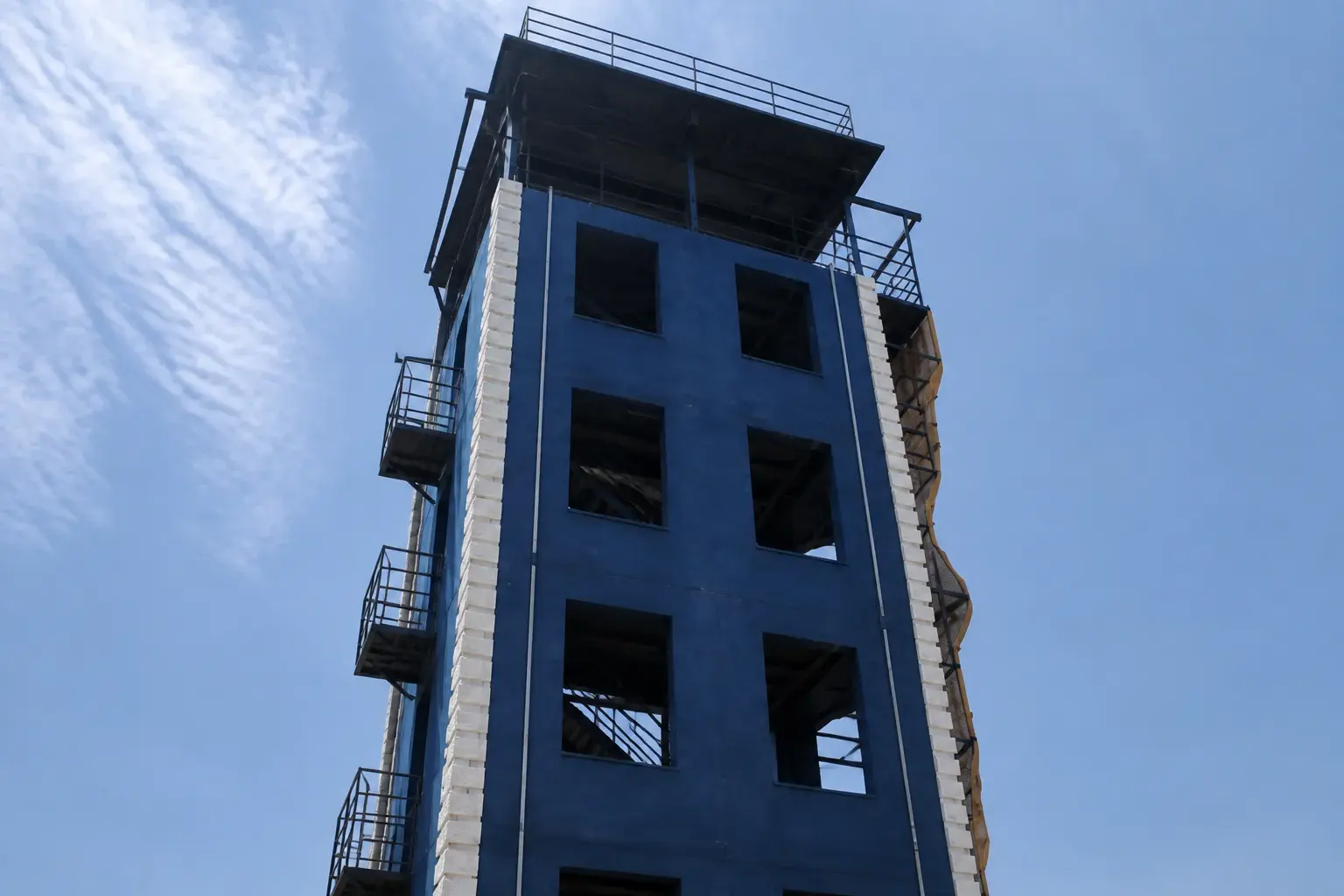 湖南警校训练基地 · 仰视塔体视角（3/3）